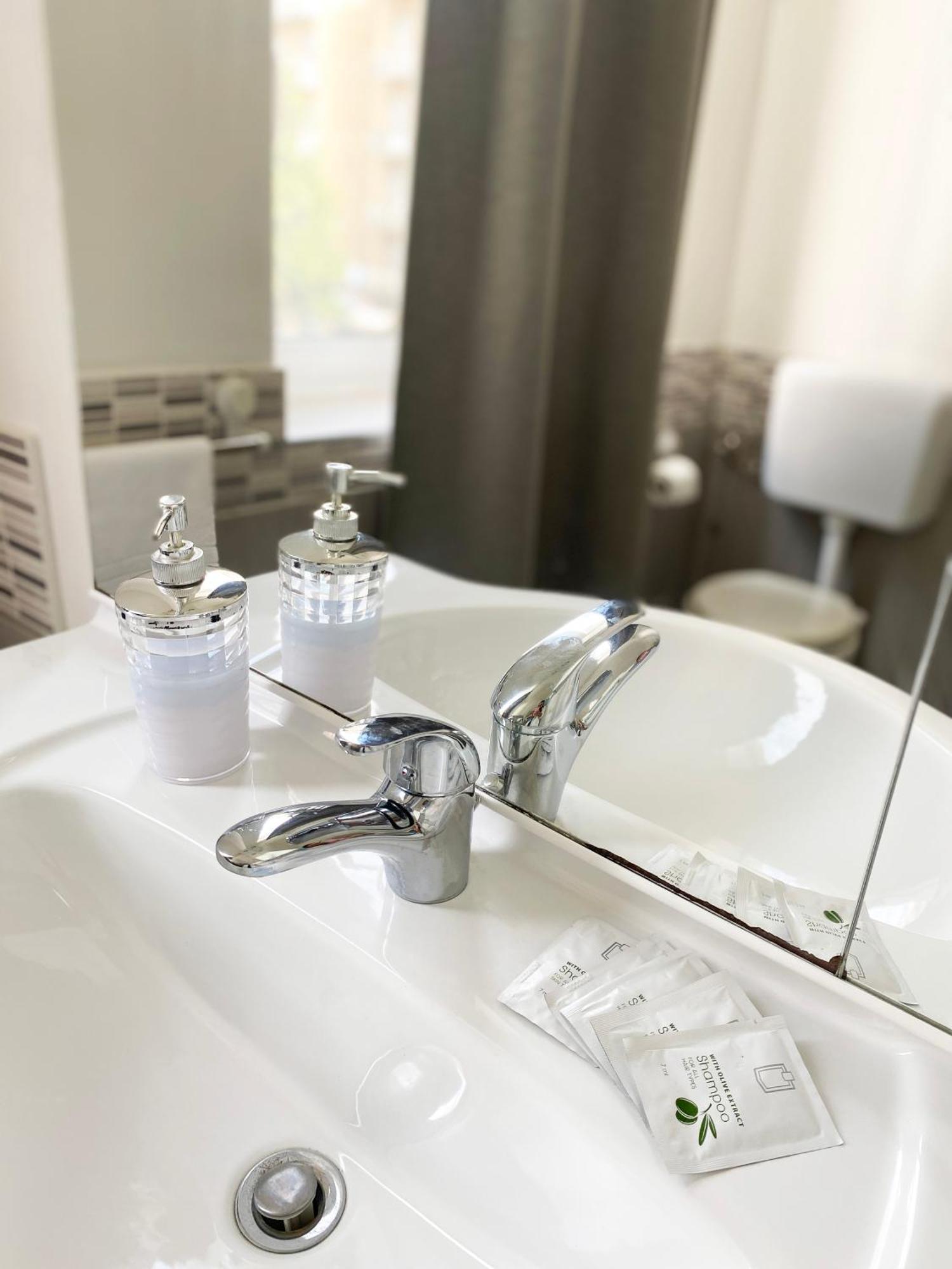 Easyrooms One Parma Luaran gambar