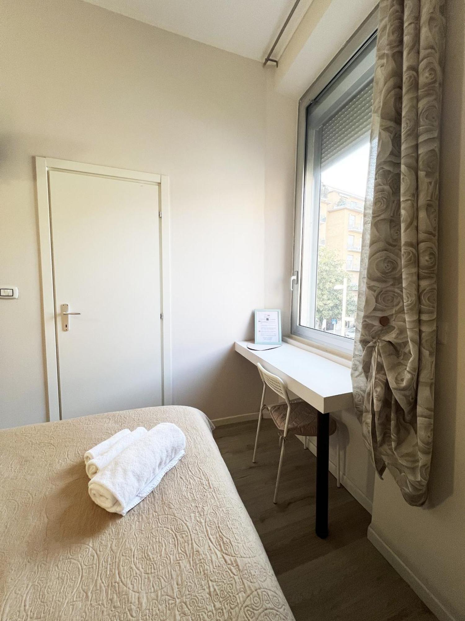 Easyrooms One Parma Luaran gambar