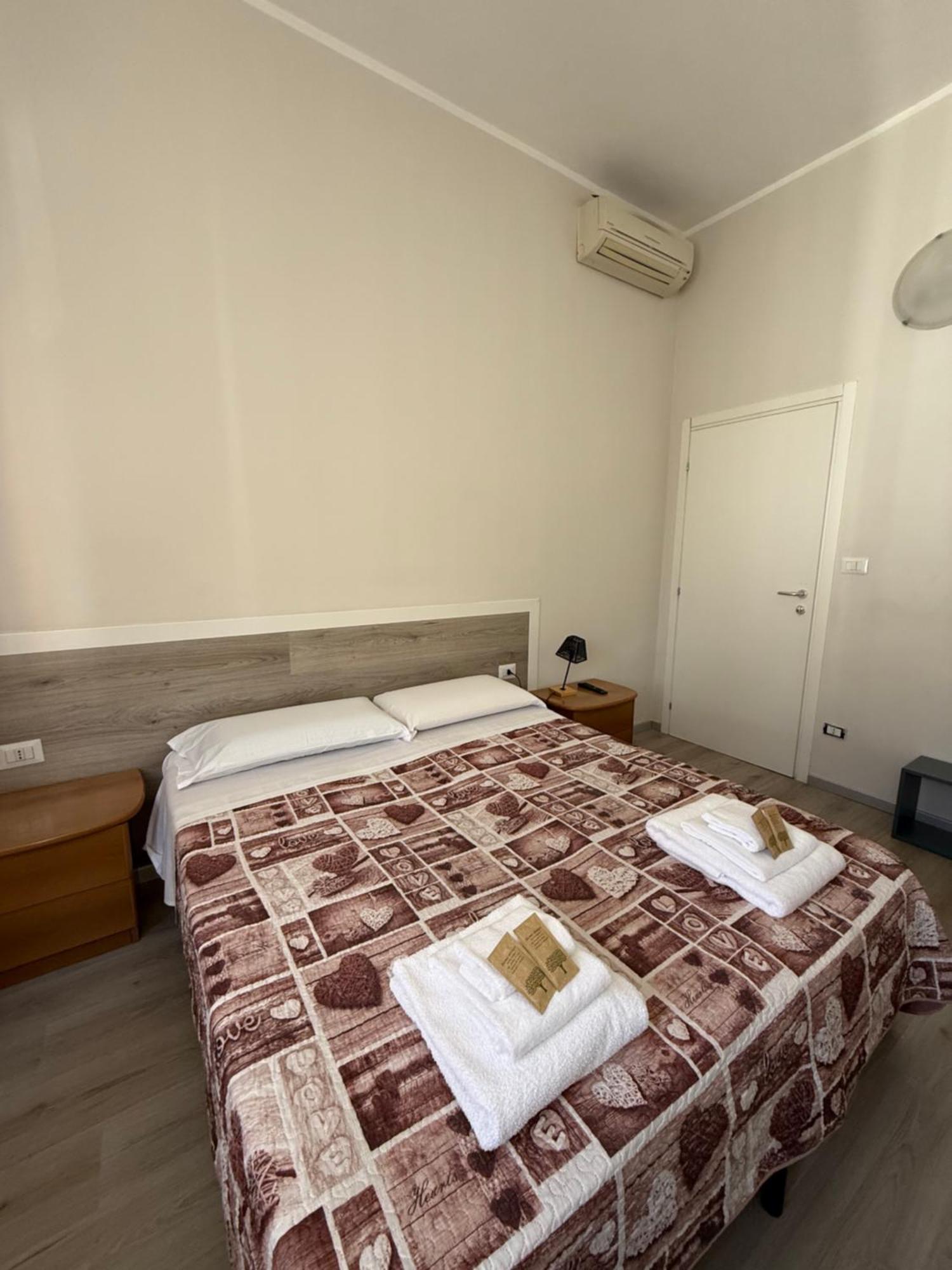 Easyrooms One Parma Luaran gambar