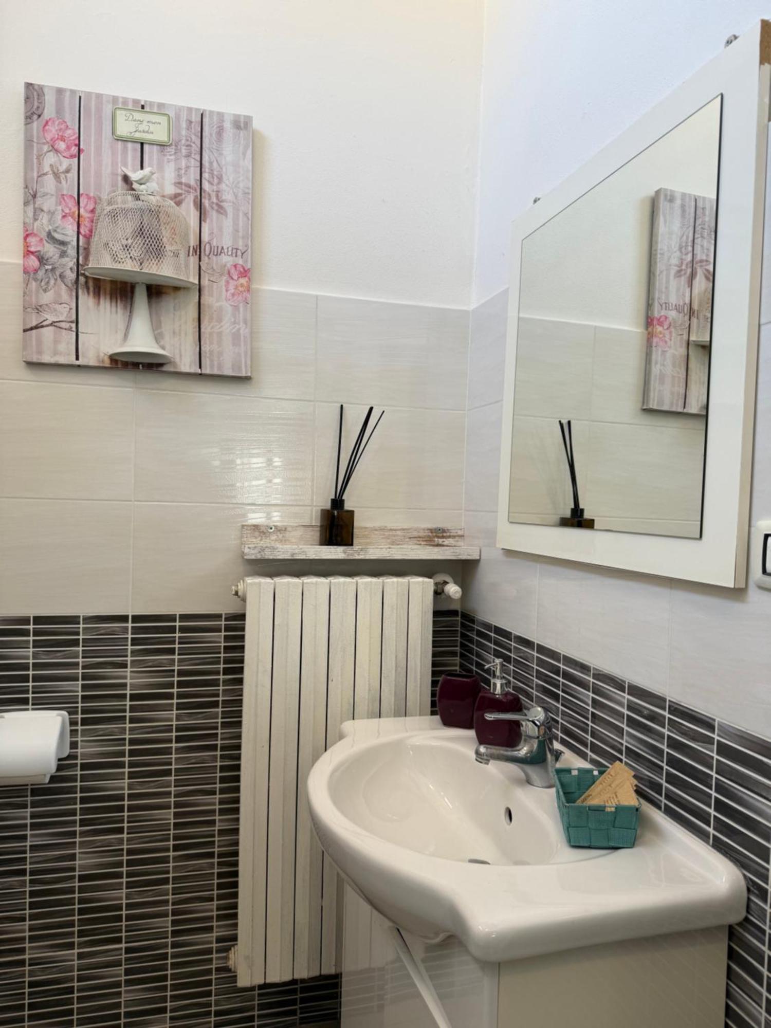 Easyrooms One Parma Luaran gambar